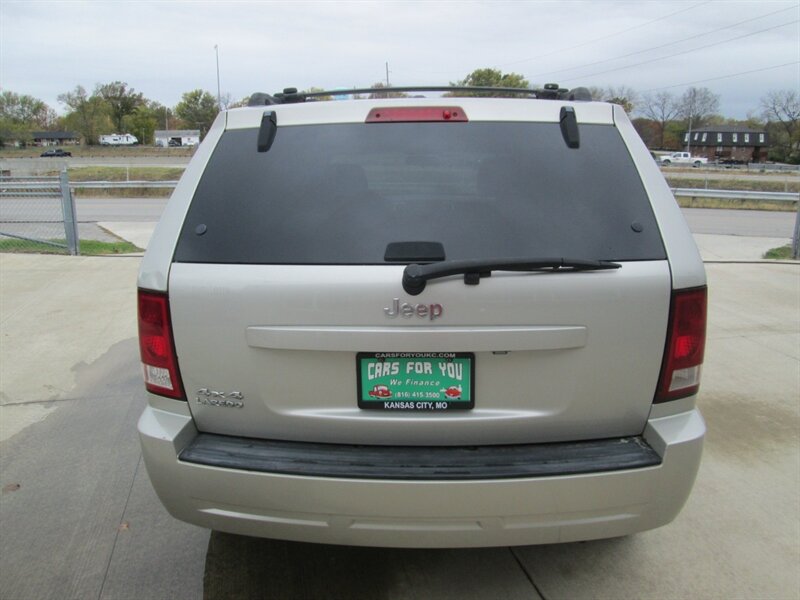 2010 Jeep Grand Cherokee Laredo   - Photo 6 - Pleasant Valley, MO 64068