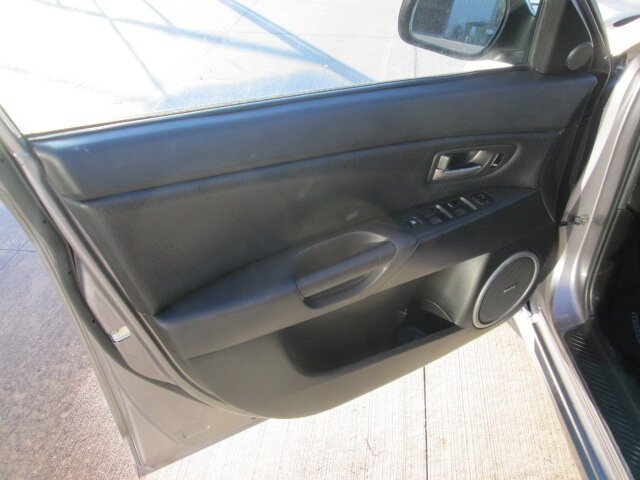 2006 Mazda MAZDA3 S   - Photo 11 - Pleasant Valley, MO 64068