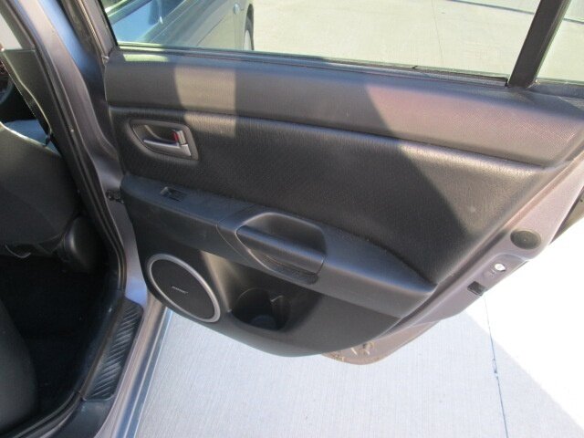 2006 Mazda MAZDA3 S   - Photo 18 - Pleasant Valley, MO 64068