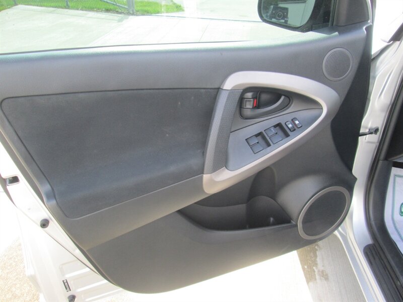 2007 Toyota RAV4 SPORT   - Photo 11 - Pleasant Valley, MO 64068