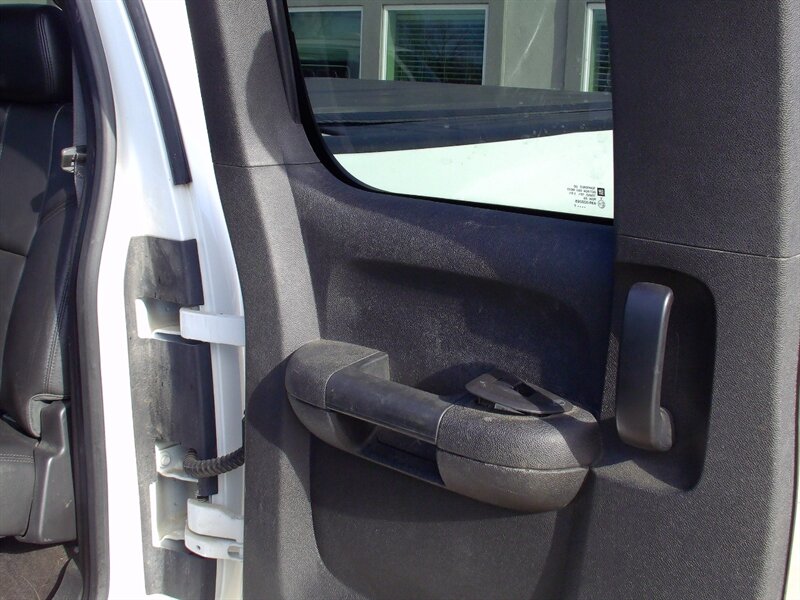 2012 Chevrolet Silverado 1500 LTZ   - Photo 13 - Pleasant Valley, MO 64068