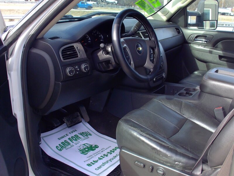 2012 Chevrolet Silverado 1500 LTZ   - Photo 9 - Pleasant Valley, MO 64068