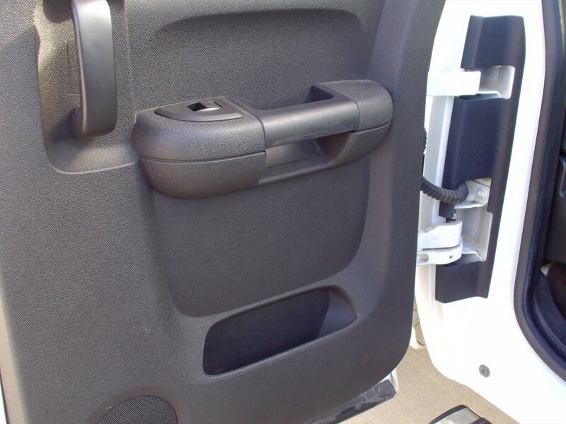 2012 Chevrolet Silverado 1500 LTZ   - Photo 18 - Pleasant Valley, MO 64068