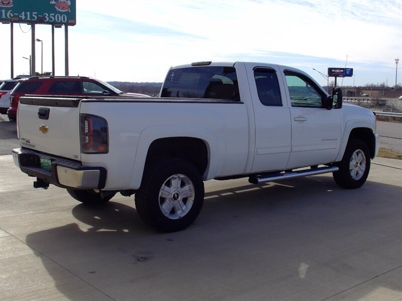 2012 Chevrolet Silverado 1500 LTZ   - Photo 5 - Pleasant Valley, MO 64068