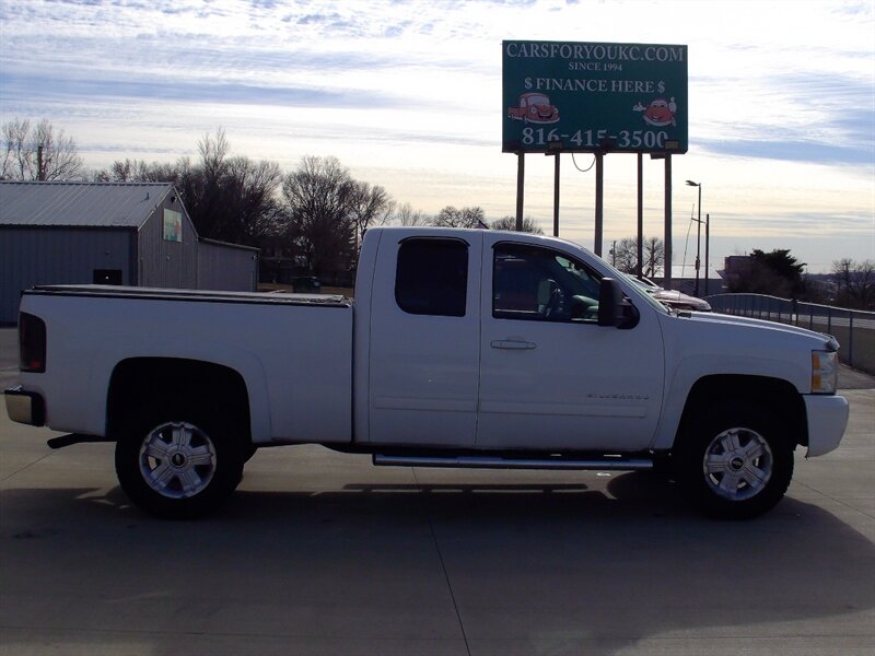 2012 Chevrolet Silverado 1500 LTZ   - Photo 4 - Pleasant Valley, MO 64068