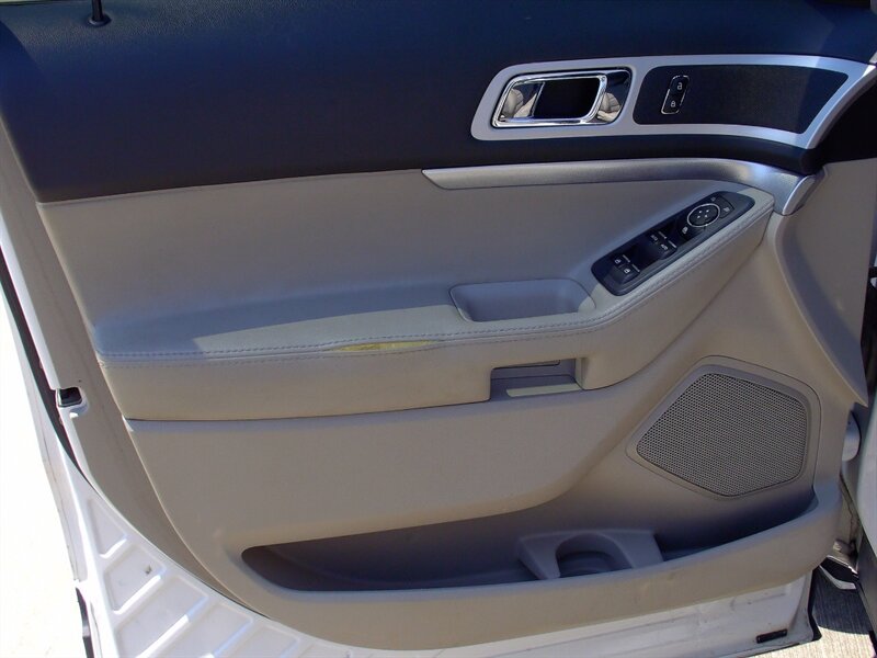 2013 Ford Explorer XLT   - Photo 11 - Pleasant Valley, MO 64068