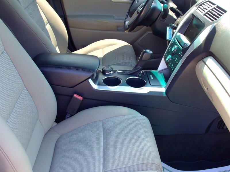 2013 Ford Explorer XLT   - Photo 16 - Pleasant Valley, MO 64068