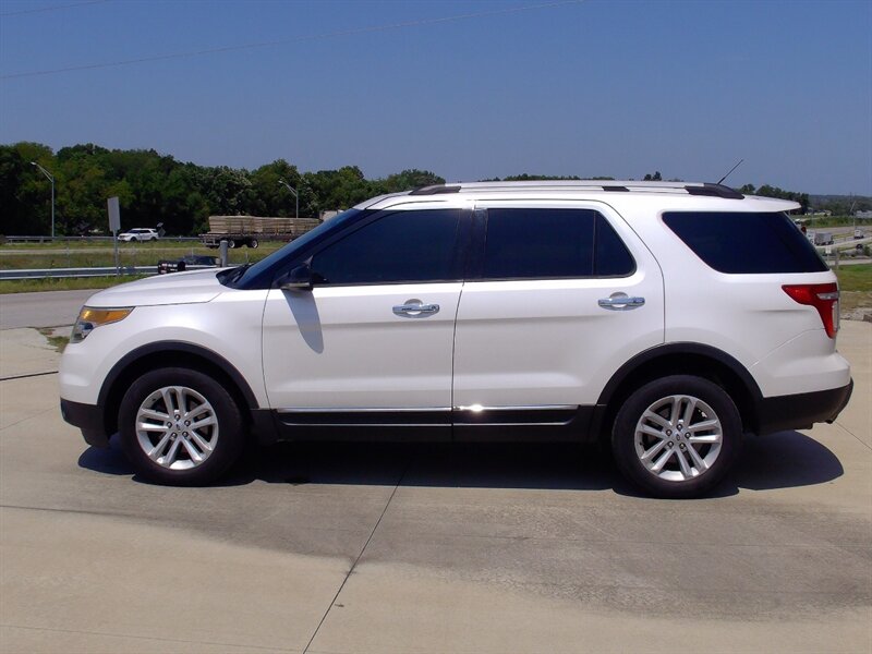 2013 Ford Explorer XLT   - Photo 8 - Pleasant Valley, MO 64068