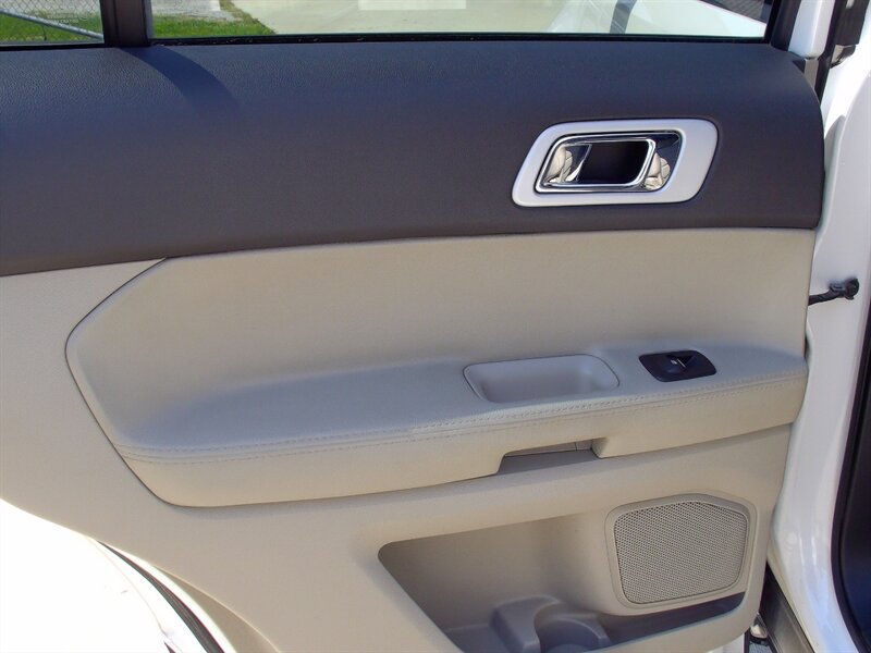 2013 Ford Explorer XLT   - Photo 13 - Pleasant Valley, MO 64068