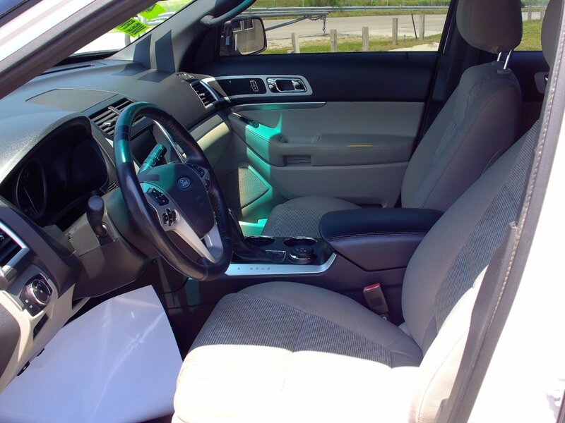2013 Ford Explorer XLT   - Photo 10 - Pleasant Valley, MO 64068
