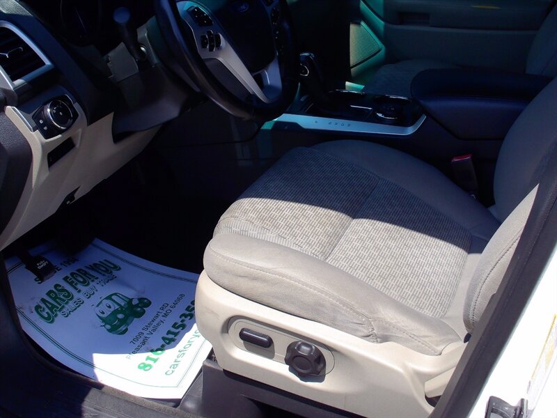 2013 Ford Explorer XLT   - Photo 9 - Pleasant Valley, MO 64068