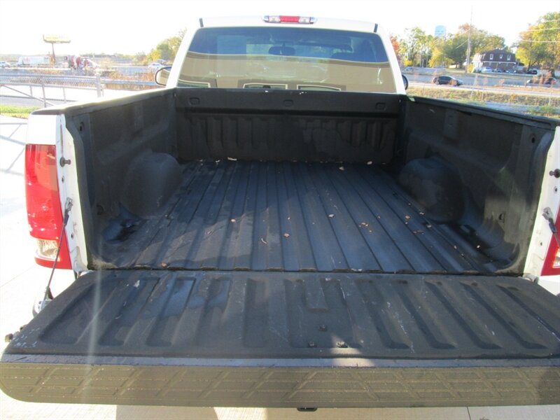 2008 GMC Sierra 1500 REG CAB SHORT BED   - Photo 16 - Pleasant Valley, MO 64068