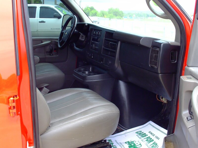 2015 Chevrolet Express 3500 - Photo 13 - Pleasant Valley, MO 64068