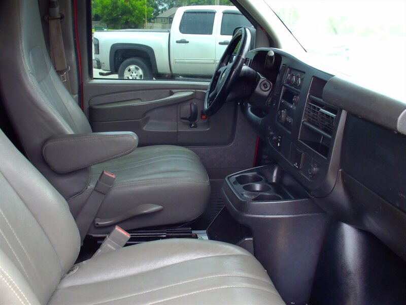 2015 Chevrolet Express 3500 - Photo 14 - Pleasant Valley, MO 64068