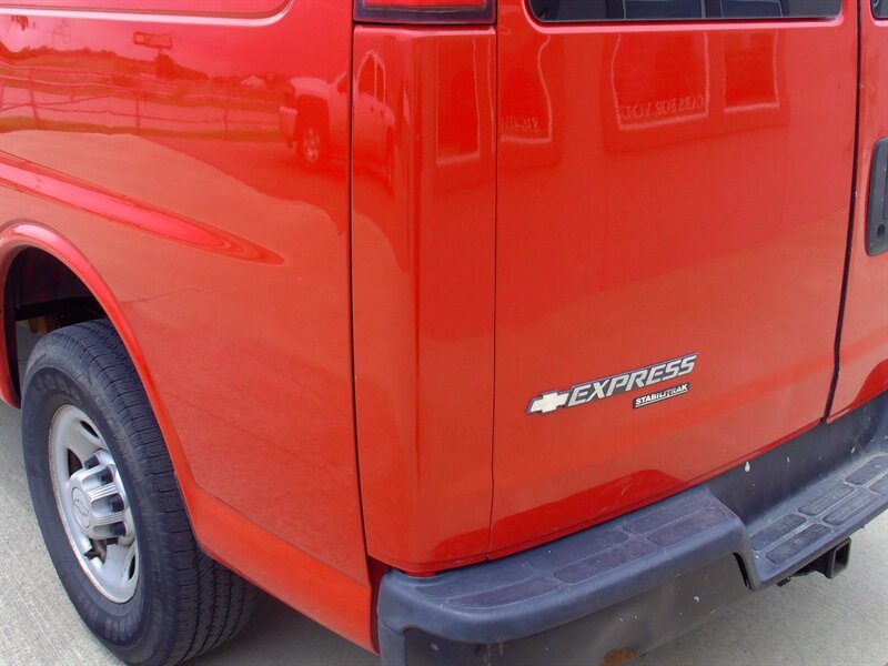 2015 Chevrolet Express 3500 - Photo 24 - Pleasant Valley, MO 64068