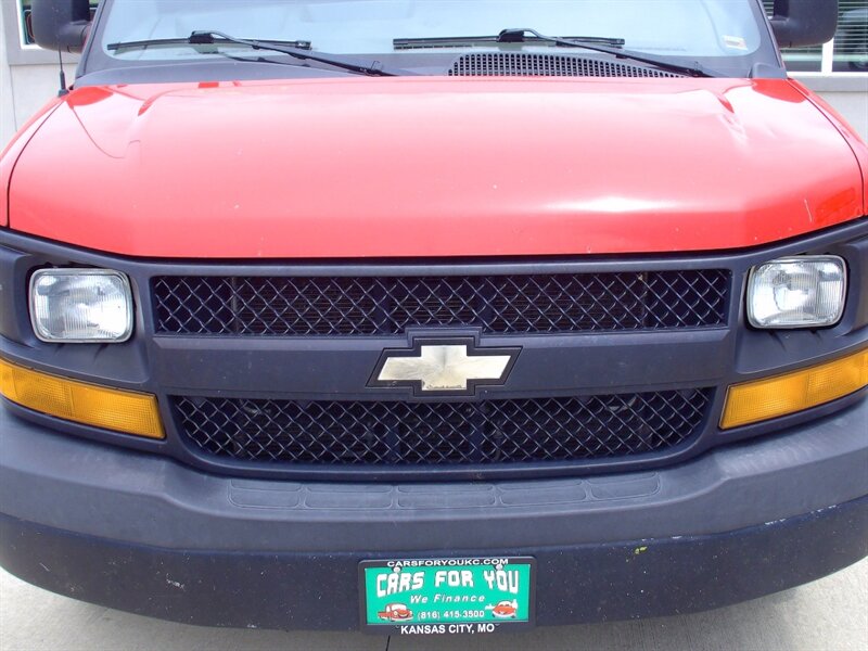 2015 Chevrolet Express 3500 - Photo 28 - Pleasant Valley, MO 64068