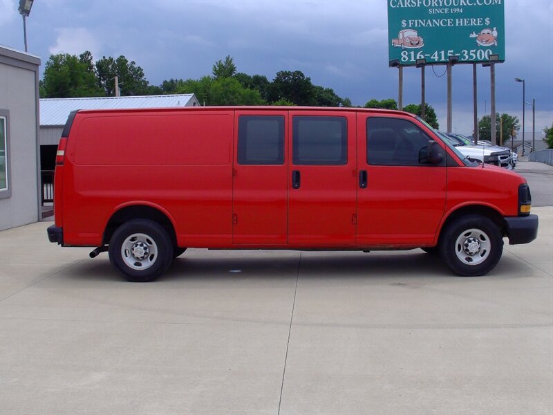 2015 Chevrolet Express 3500 - Photo 5 - Pleasant Valley, MO 64068