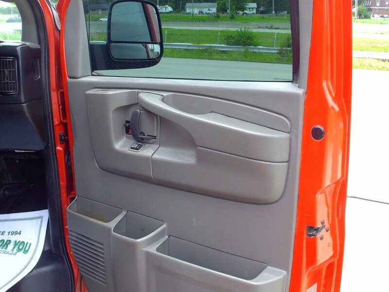 2015 Chevrolet Express 3500 - Photo 15 - Pleasant Valley, MO 64068