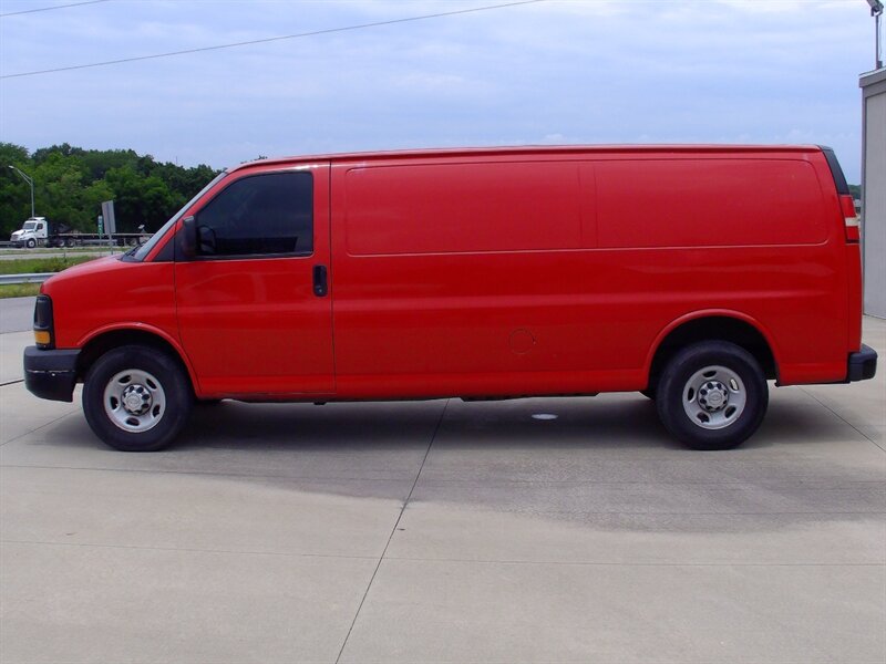 2015 Chevrolet Express 3500 - Photo 9 - Pleasant Valley, MO 64068