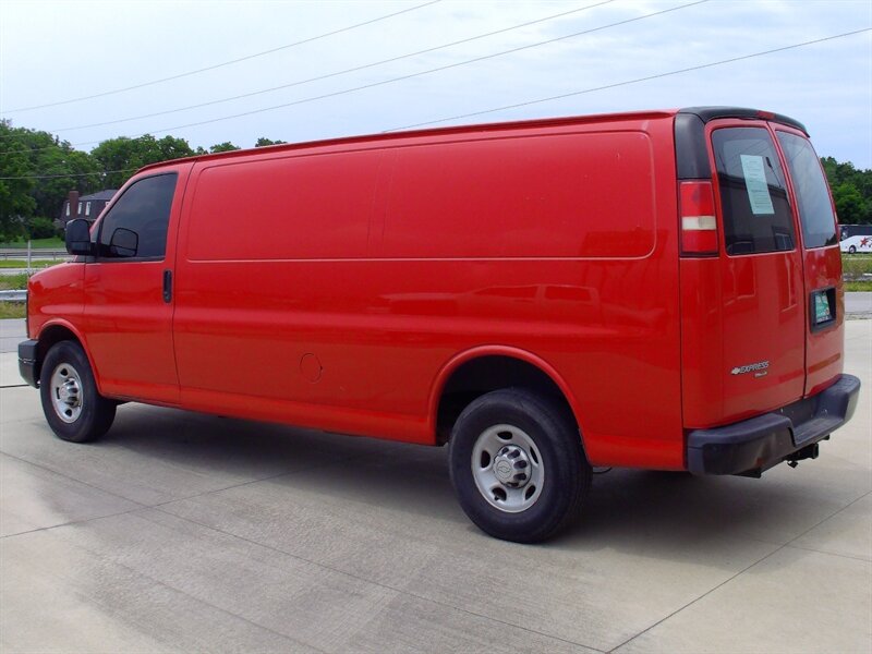 2015 Chevrolet Express 3500 - Photo 8 - Pleasant Valley, MO 64068