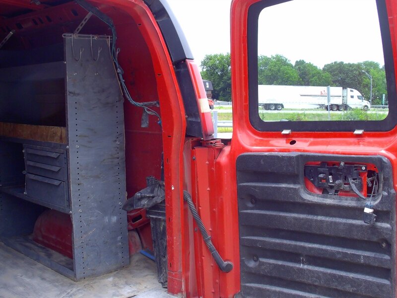 2015 Chevrolet Express 3500 - Photo 23 - Pleasant Valley, MO 64068