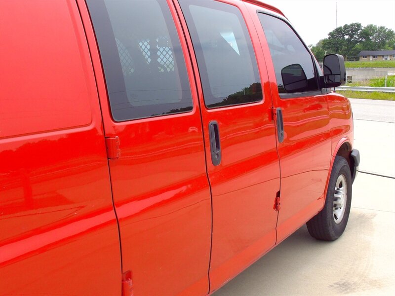 2015 Chevrolet Express 3500 - Photo 32 - Pleasant Valley, MO 64068