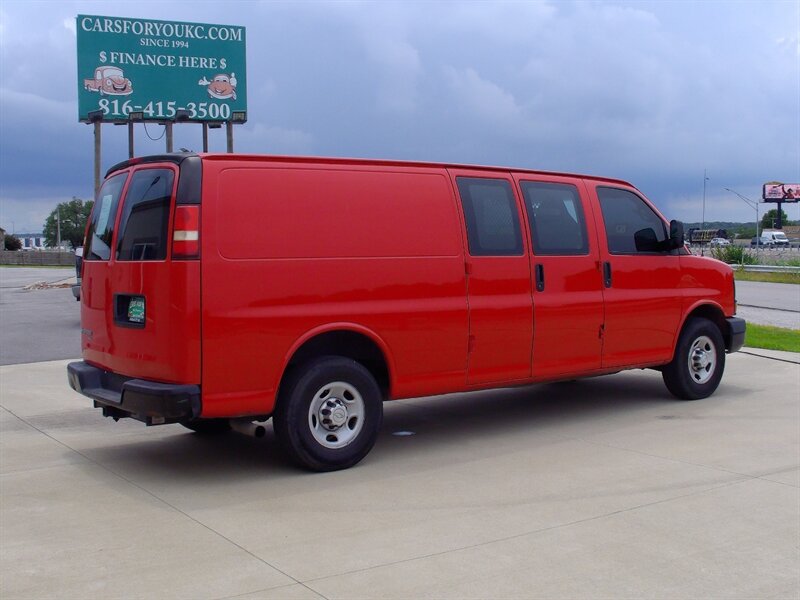 2015 Chevrolet Express 3500 - Photo 6 - Pleasant Valley, MO 64068