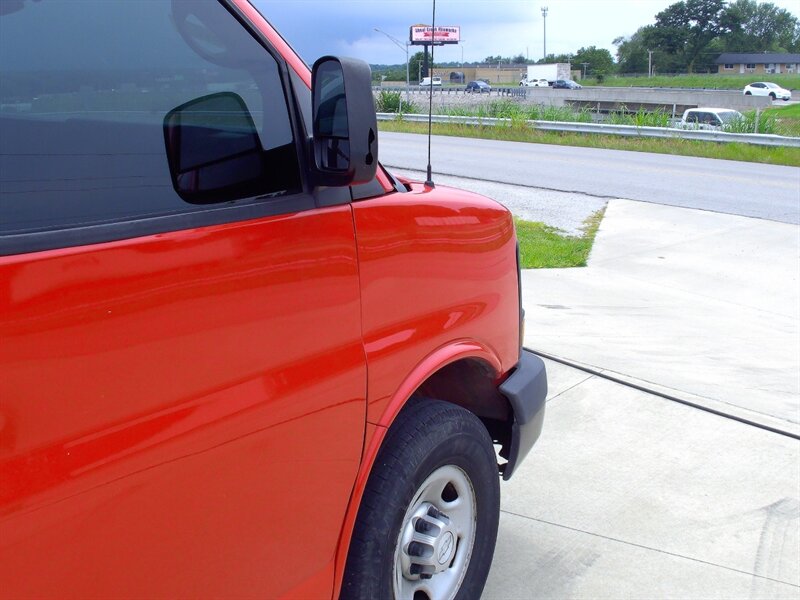2015 Chevrolet Express 3500 - Photo 31 - Pleasant Valley, MO 64068