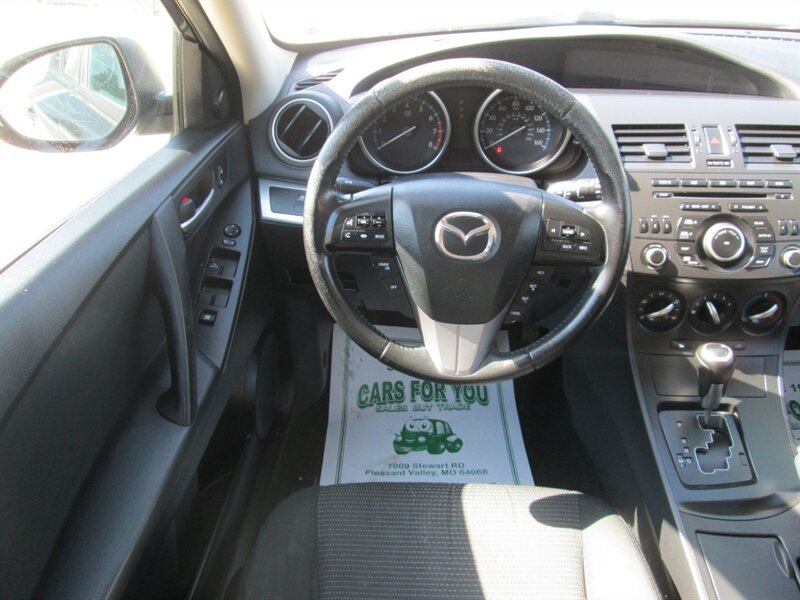 2012 Mazda Mazda3 i Touring   - Photo 20 - Pleasant Valley, MO 64068