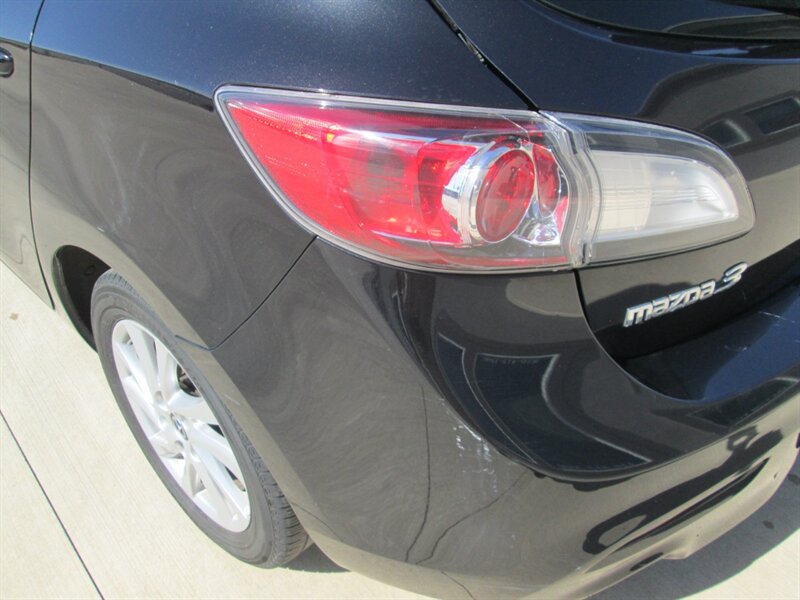 2012 Mazda Mazda3 i Touring   - Photo 22 - Pleasant Valley, MO 64068