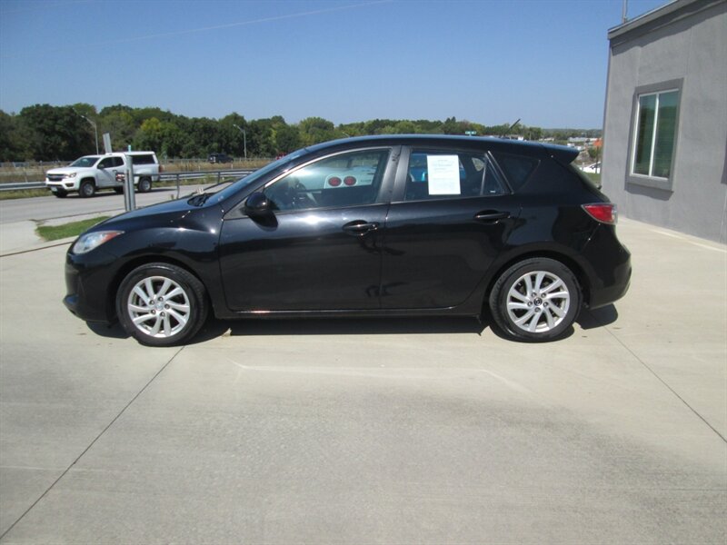 2012 Mazda Mazda3 i Touring   - Photo 8 - Pleasant Valley, MO 64068