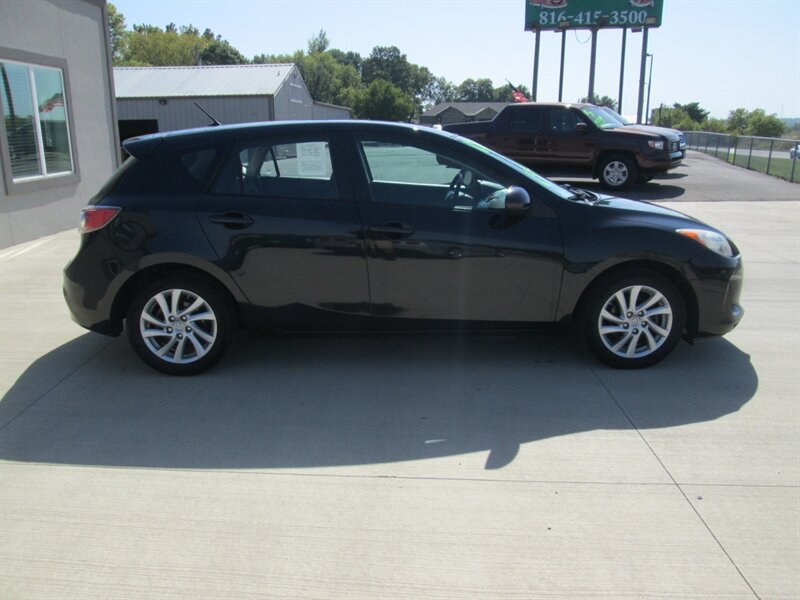 2012 Mazda Mazda3 i Touring   - Photo 4 - Pleasant Valley, MO 64068