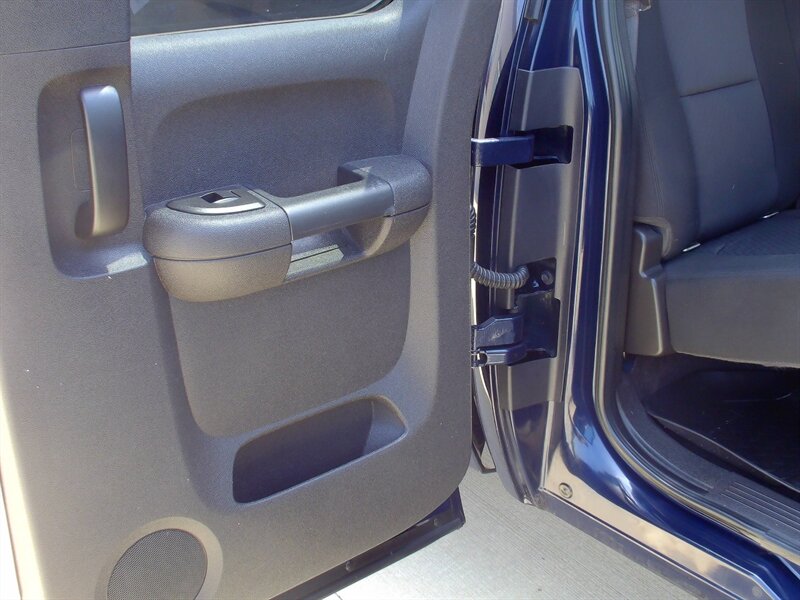 2010 Chevrolet Silverado 1500 LT   - Photo 18 - Pleasant Valley, MO 64068