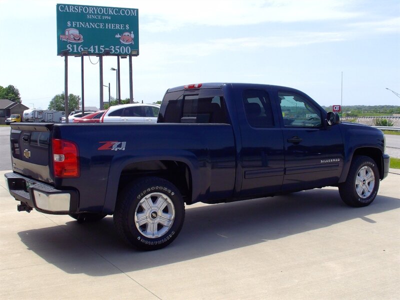 2010 Chevrolet Silverado 1500 LT   - Photo 5 - Pleasant Valley, MO 64068