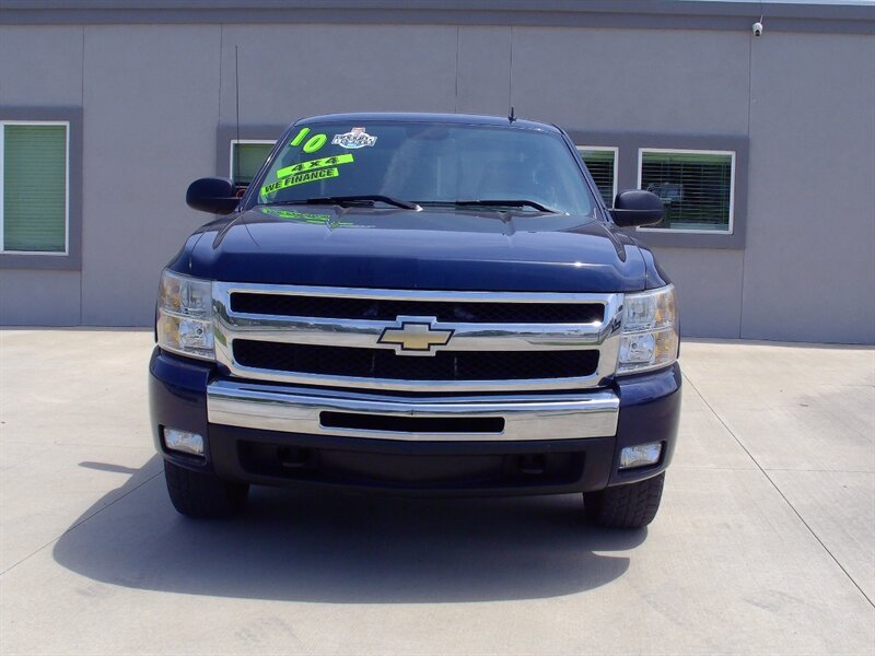 2010 Chevrolet Silverado 1500 LT   - Photo 2 - Pleasant Valley, MO 64068