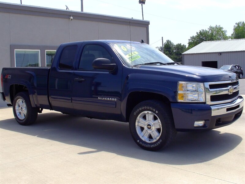 2010 Chevrolet Silverado 1500 LT   - Photo 3 - Pleasant Valley, MO 64068