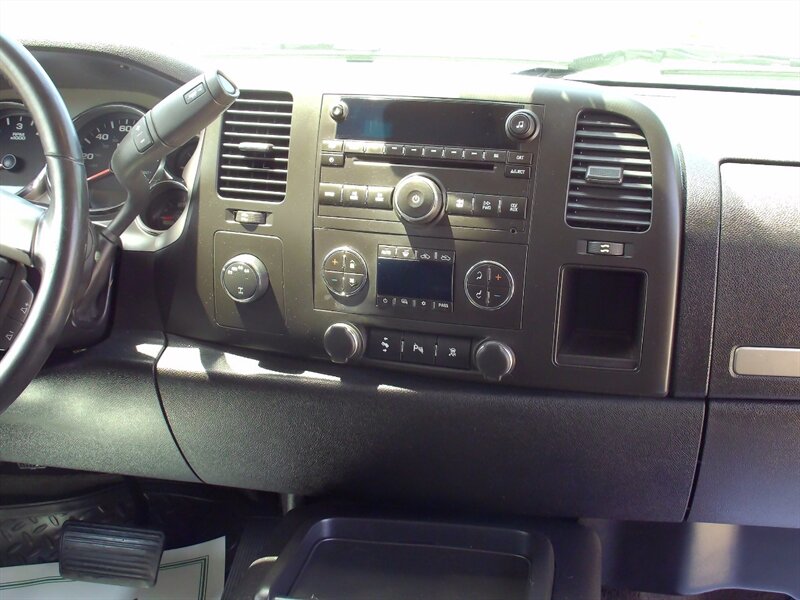 2010 Chevrolet Silverado 1500 LT   - Photo 19 - Pleasant Valley, MO 64068