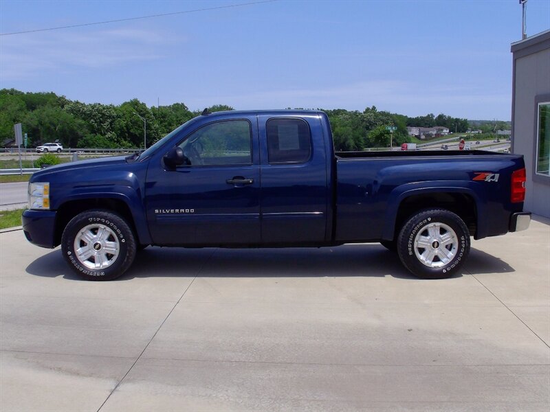 2010 Chevrolet Silverado 1500 LT   - Photo 8 - Pleasant Valley, MO 64068