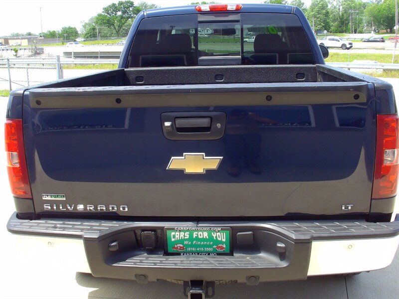 2010 Chevrolet Silverado 1500 LT   - Photo 6 - Pleasant Valley, MO 64068