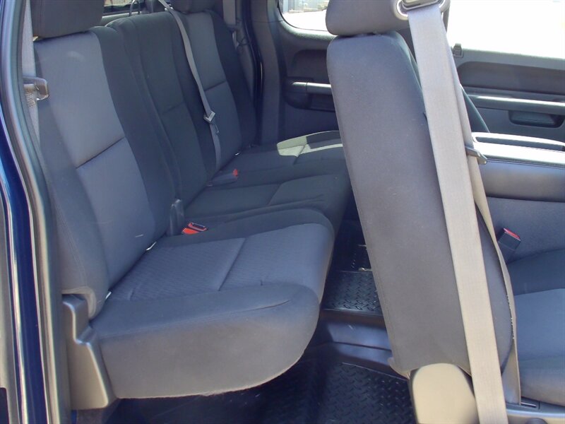 2010 Chevrolet Silverado 1500 LT   - Photo 17 - Pleasant Valley, MO 64068