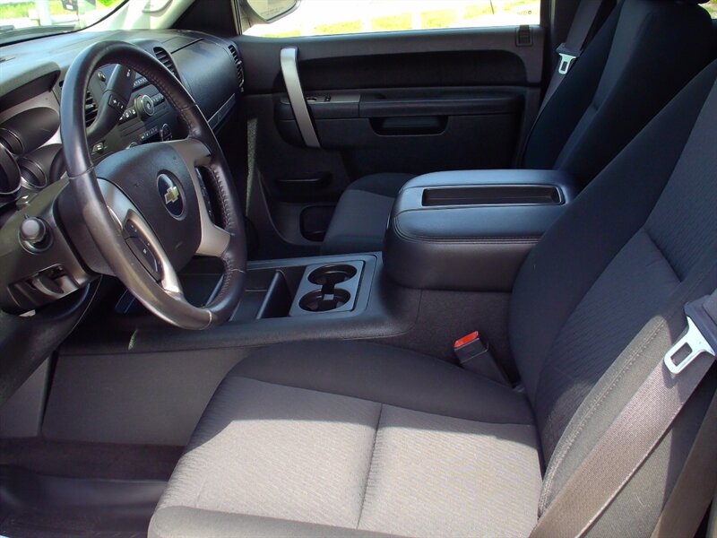 2010 Chevrolet Silverado 1500 LT   - Photo 10 - Pleasant Valley, MO 64068