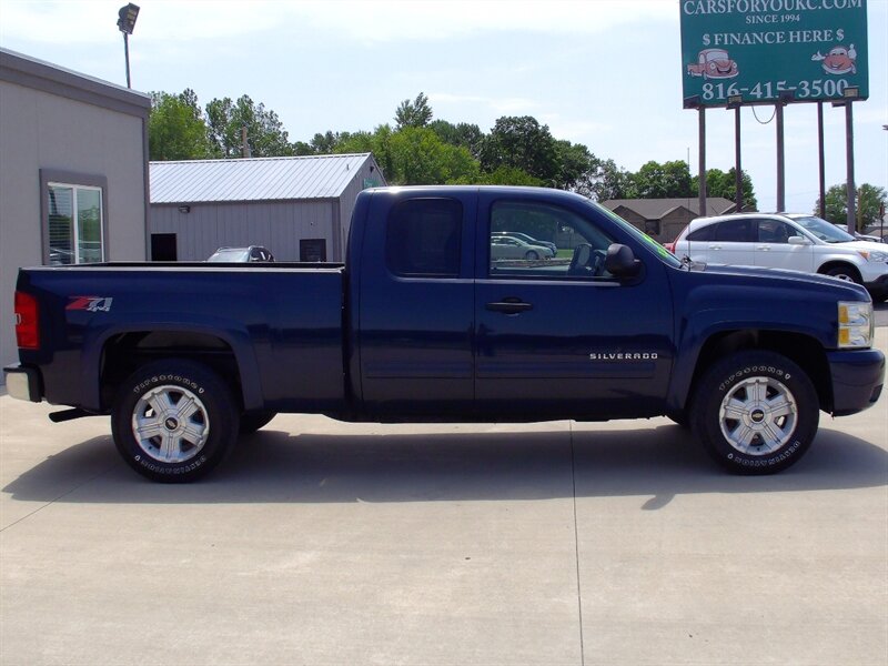 2010 Chevrolet Silverado 1500 LT   - Photo 4 - Pleasant Valley, MO 64068