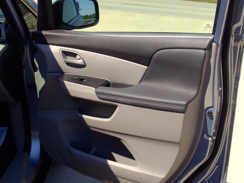 2013 Honda Odyssey EX - Photo 17 - Pleasant Valley, MO 64068