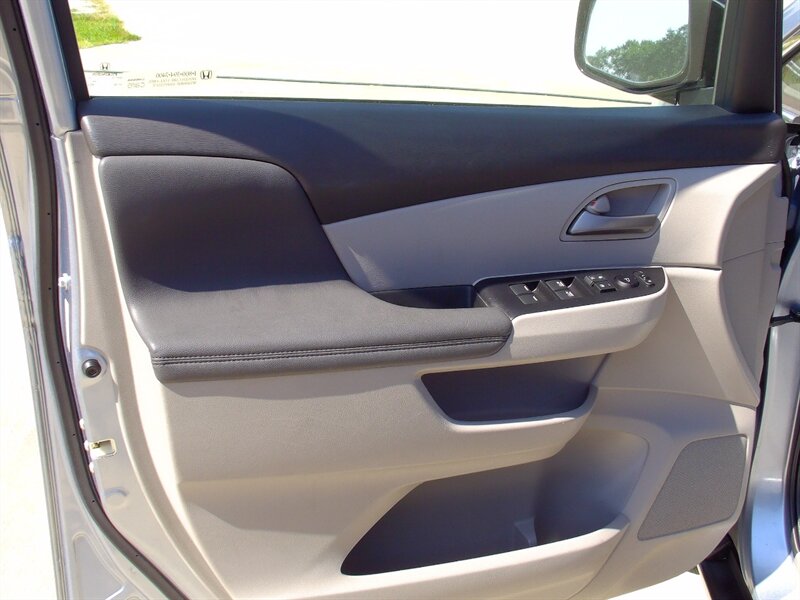 2013 Honda Odyssey EX - Photo 12 - Pleasant Valley, MO 64068