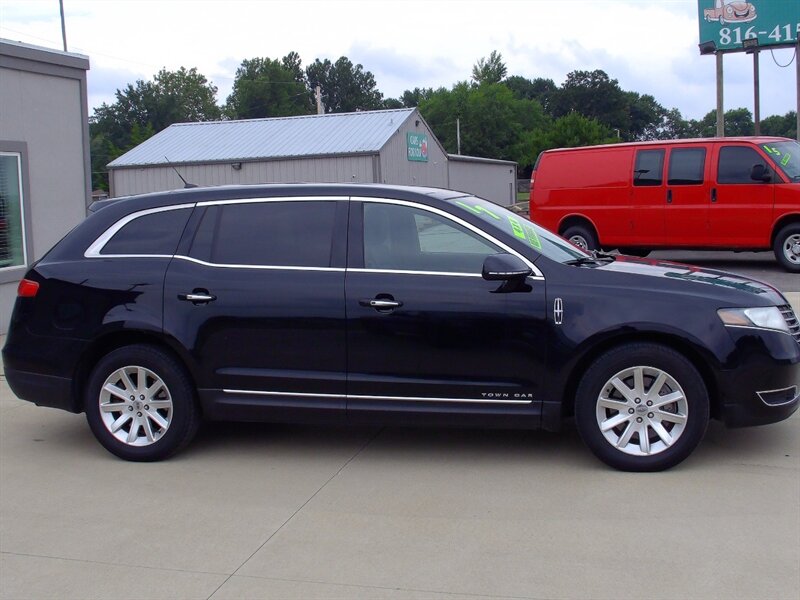 2017 Lincoln MKT Town Car Livery Fleet - Photo 4 - Pleasant Valley, MO 64068
