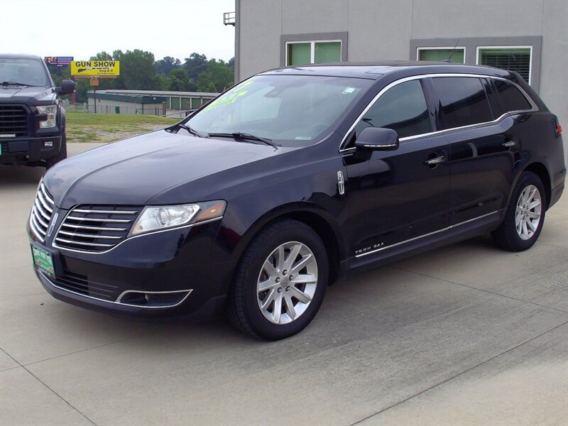 2017 Lincoln MKT Town Car Livery Fleet   - Photo 1 - Pleasant Valley, MO 64068