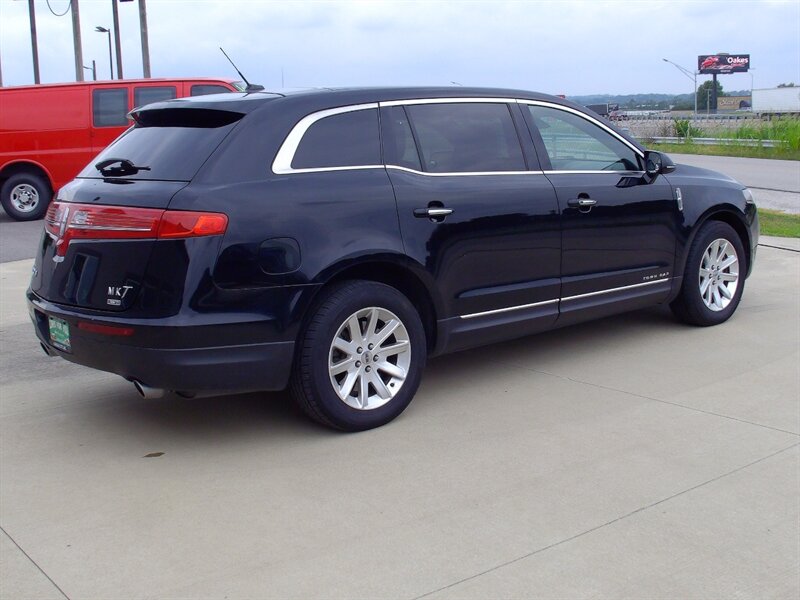 2017 Lincoln MKT Town Car Livery Fleet - Photo 5 - Pleasant Valley, MO 64068
