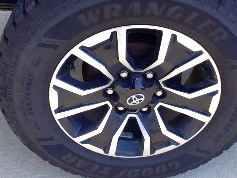 2006 Toyota Tacoma V6 V6 4dr Access Cab - Photo 34 - Pleasant Valley, MO 64068
