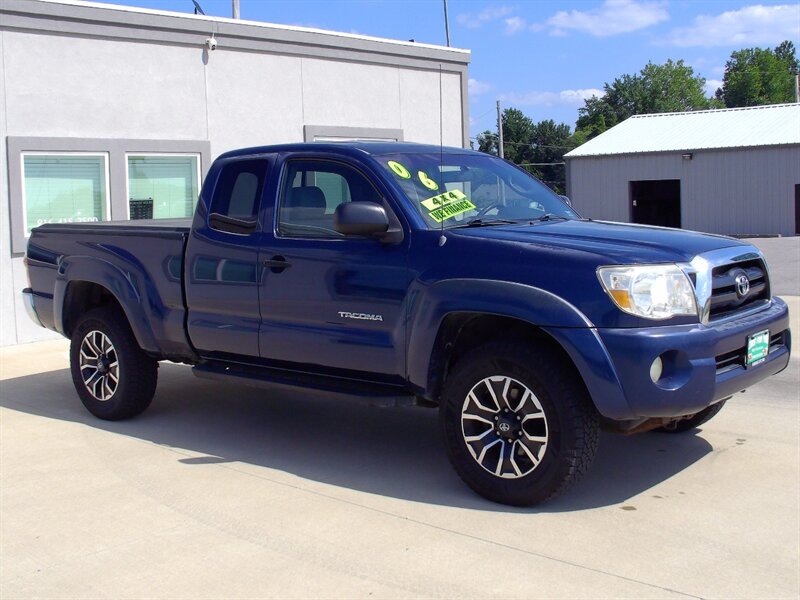 2006 Toyota Tacoma V6 V6 4dr Access Cab - Photo 3 - Pleasant Valley, MO 64068