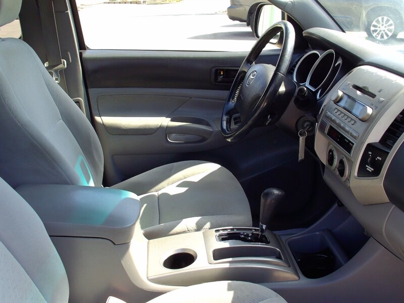 2006 Toyota Tacoma V6 V6 4dr Access Cab - Photo 16 - Pleasant Valley, MO 64068